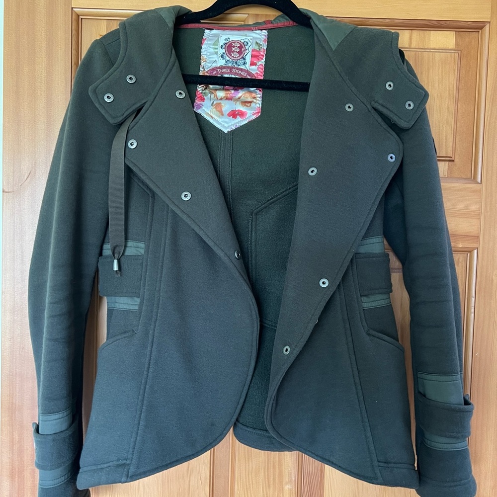 Like new women’s Three Stones jacket